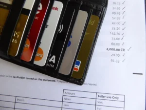 Frais de découvert : comment ils se cumulent et comment les faire annuler