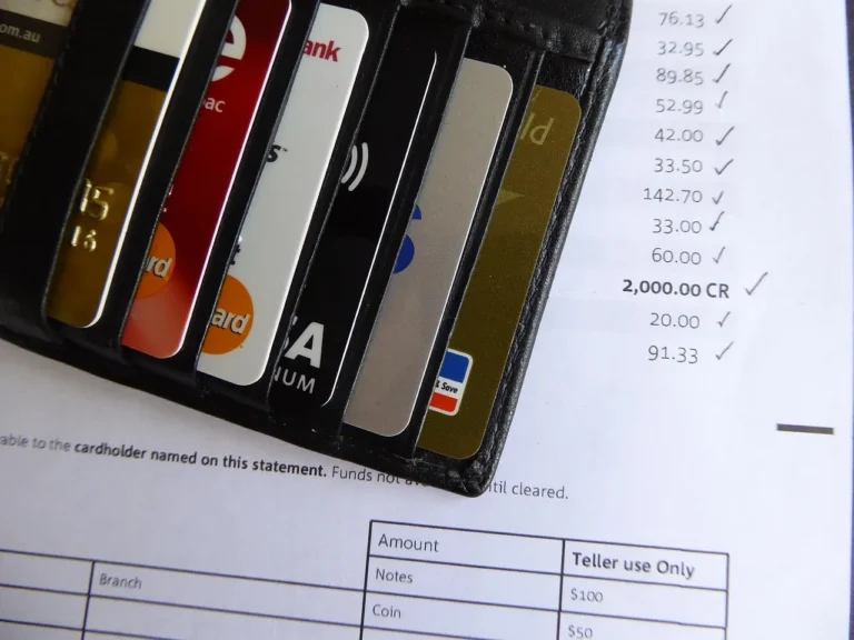 Frais de découvert : comment ils se cumulent et comment les faire annuler